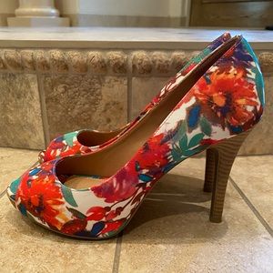 Christian Siriano Flower Printed heels. Size 8